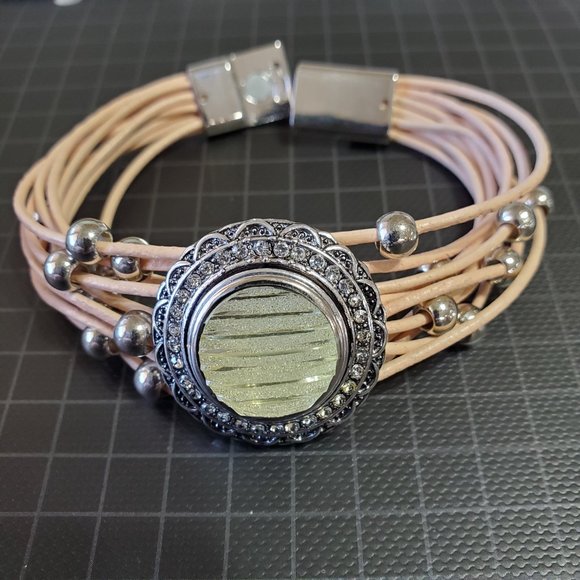 Beaded Magnetic closure multi strand 7" bracelet with unique Button Snap Charm - Picture 2 of 7